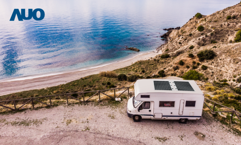 「可撓輕量化太陽光電板SunCurva」使用輕量特殊耐候型複合板取代傳統太陽能板的玻璃前板，不僅降低70%重量，每米平方僅3Kg；具有抗衝擊性能及通過電磁相容性測試，可應用於交通運輸工具，如露營車、遊艇等